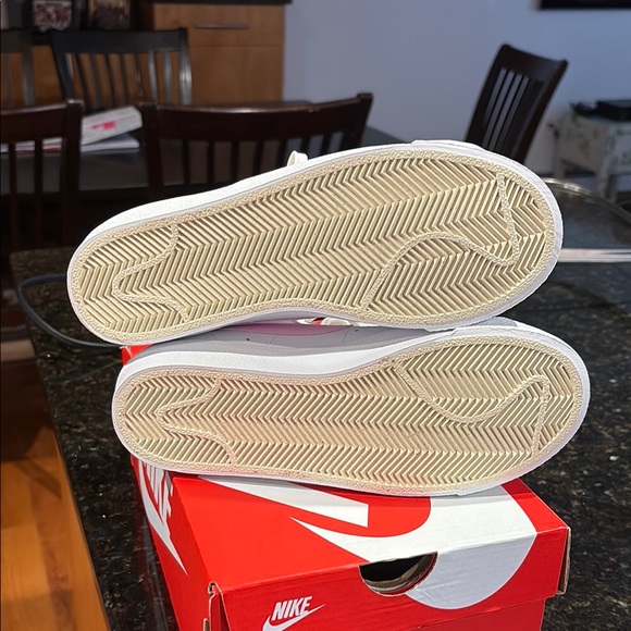 Nike 5Y Blazers White and Pink High-Top Sneakers - Picture 3 of 4